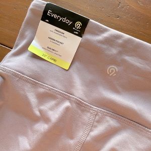 NWT Champion Size: XS Leggings moisture wick Activewear Light Gray Capri Stretch